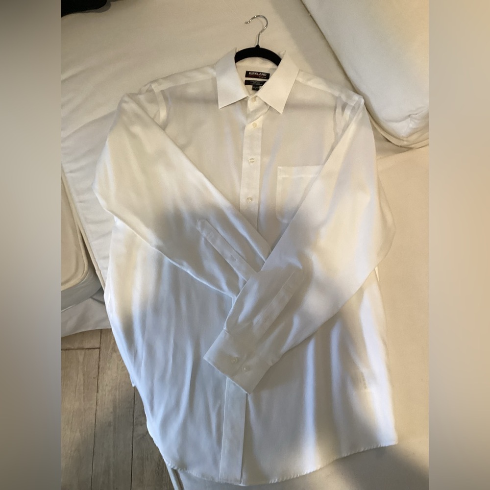 Mens white dress shirt.